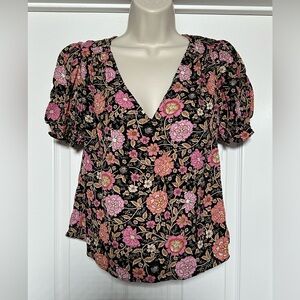 NWT Cynthia Rowley Women’s V-Neck Dark Floral Blouse w Short Scrunch Sleeves